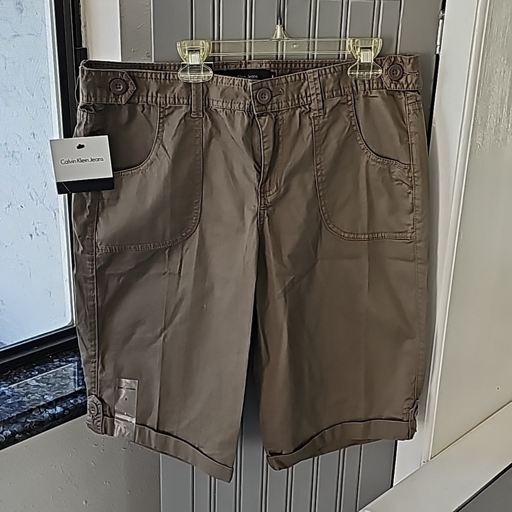 Ladies Calvin Klein Bermuda shorts size 8 NWT